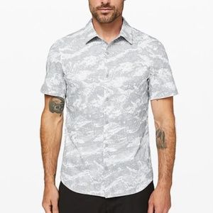 Lululemon Men's Airing Easy Short Sleeve Shirt